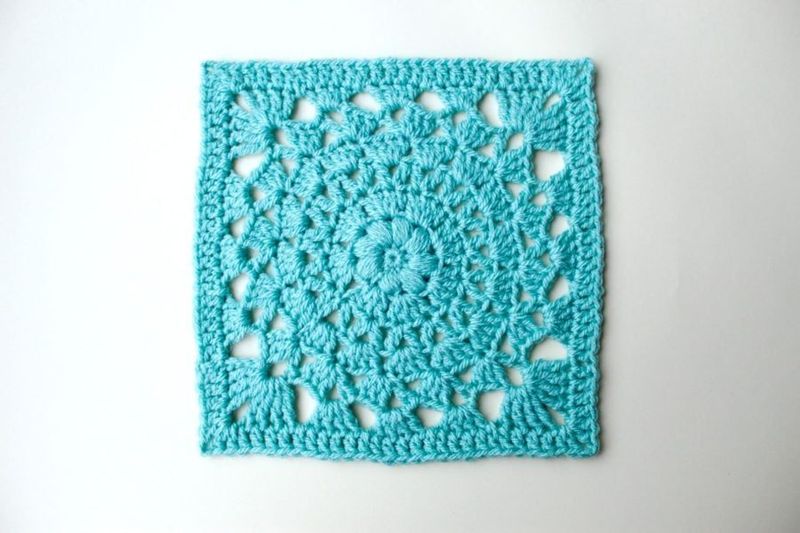 Easy Lacy Granny Square free crochet pattern by Veronika Cromwell