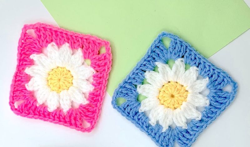 Daisy Granny Square free crochet pattern by Kimberly