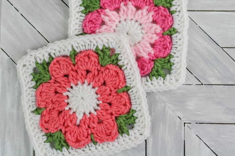 Eight-Petal Flower Granny Square free crochet pattern by Lindsey