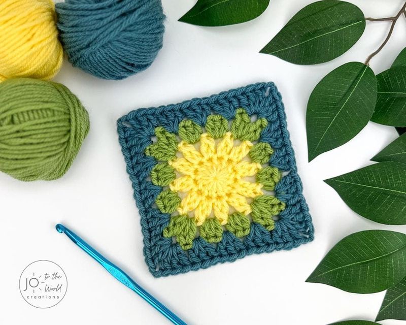 Sunburst Granny Square free crochet pattern by Jo