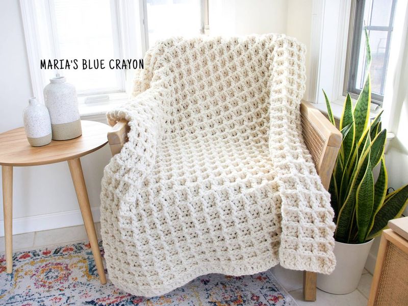 Super Bulky Crochet Blanket (Waffle Stitch) free crochet pattern by Maria Weaber