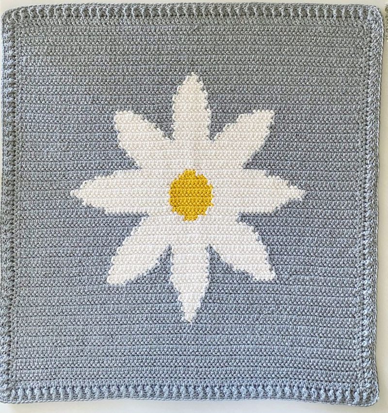 Crochet Daisy Baby Blanket free crochet pattern by Tiffany