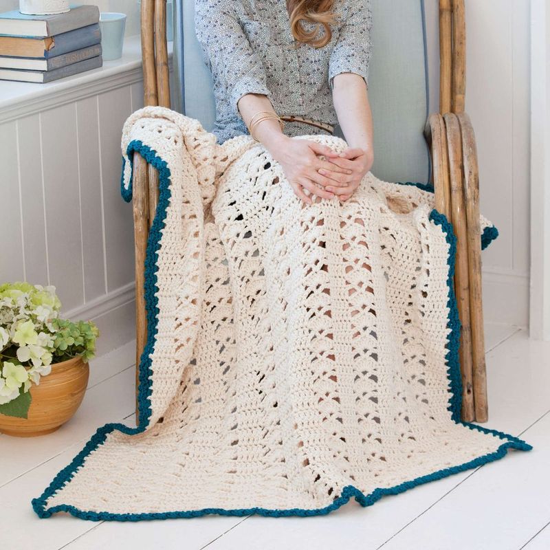 Weekend Throw (Red Heart) free crochet pattern by Red Heart