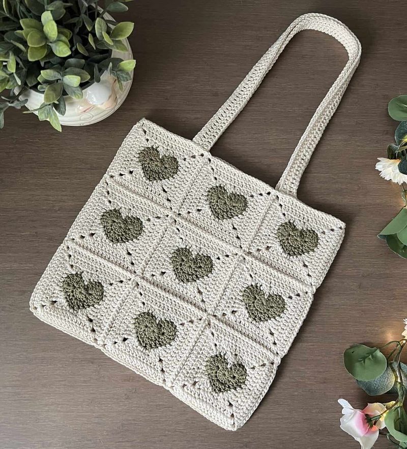 Heart Granny Square Tote free crochet pattern by Viv