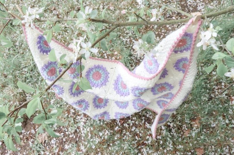 Sunburst Granny Blanket free crochet pattern by Sarah-Jayne Fragola